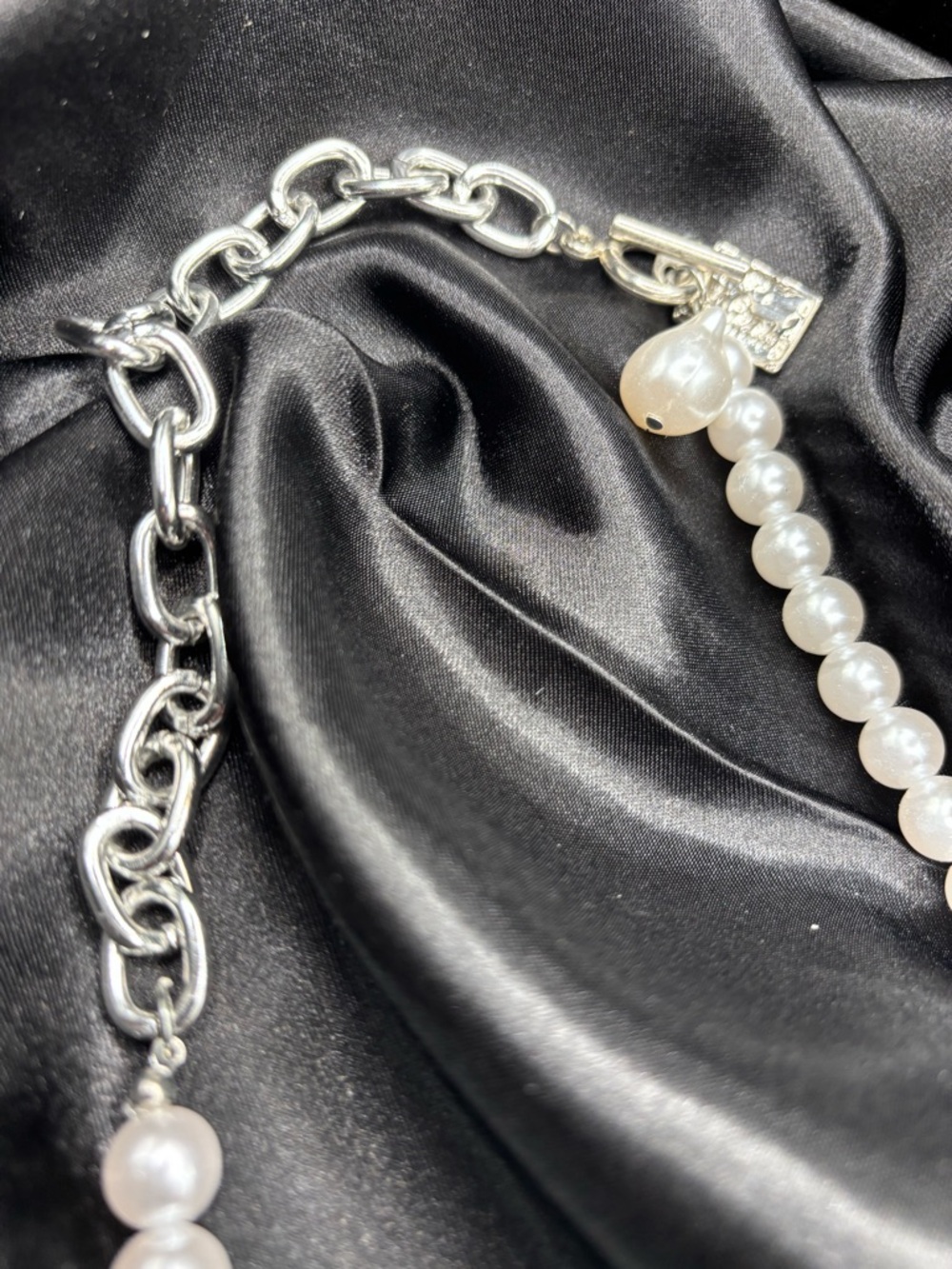 Parisian Style Pearl Chain Necklace Toggle Clasp 18” Minimalist Chic - Picture 5 of 7
